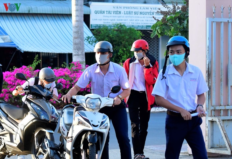 Niềm vui của học sinh Cà Mau trong ngày trở lại trường lớp